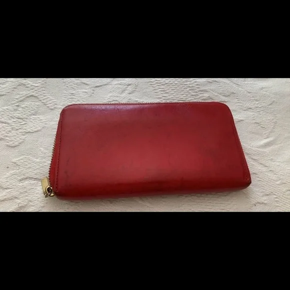 Tory Burch Red Leather Zip Wallet with Gold Hardware - Picture 4 of 4